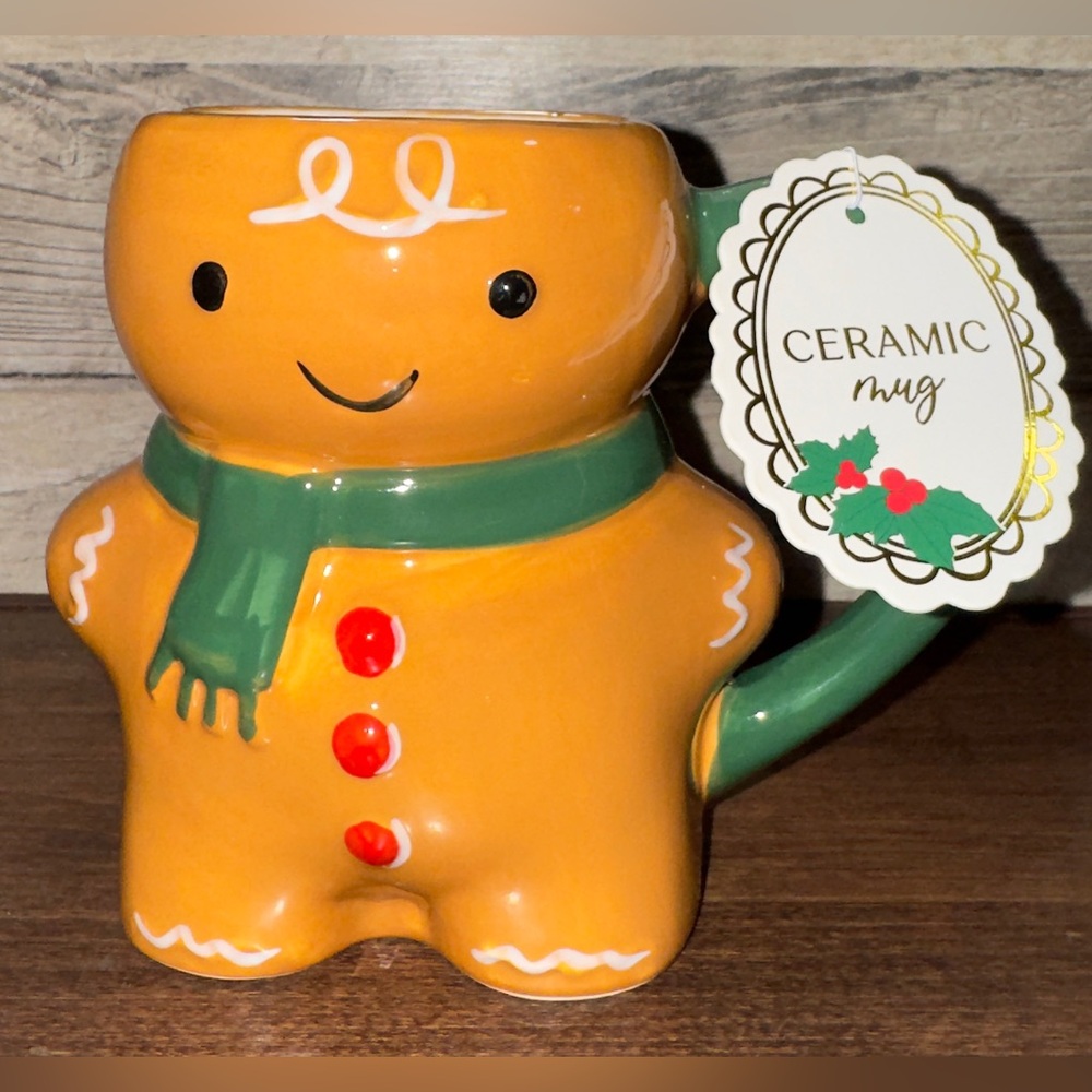 Super Cute 🥰  Sculpted Gingerbread Boy Mug with Green Scarf 🧣 & Button Detail